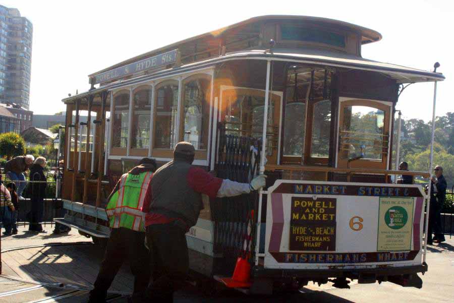 Turning the car at Hyde St